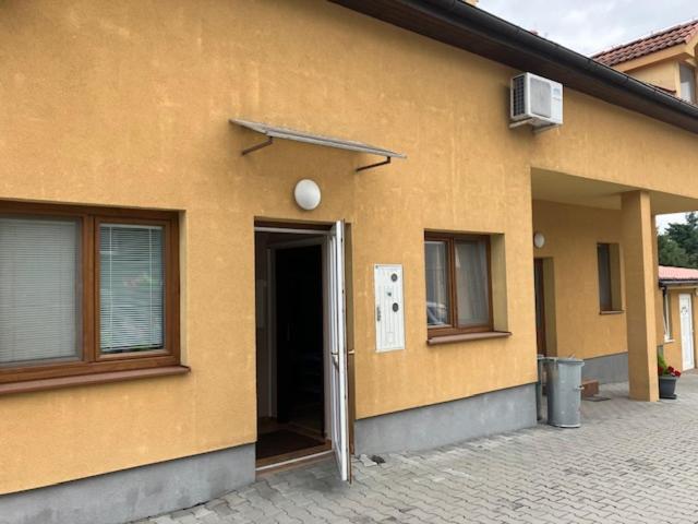 ボイニツェApartmanovy Dom Slaviaアパートメント エクステリア 写真